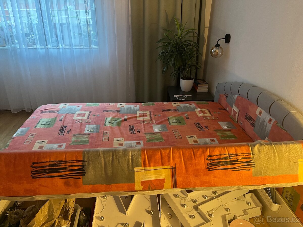 Čalouněná postel - 7