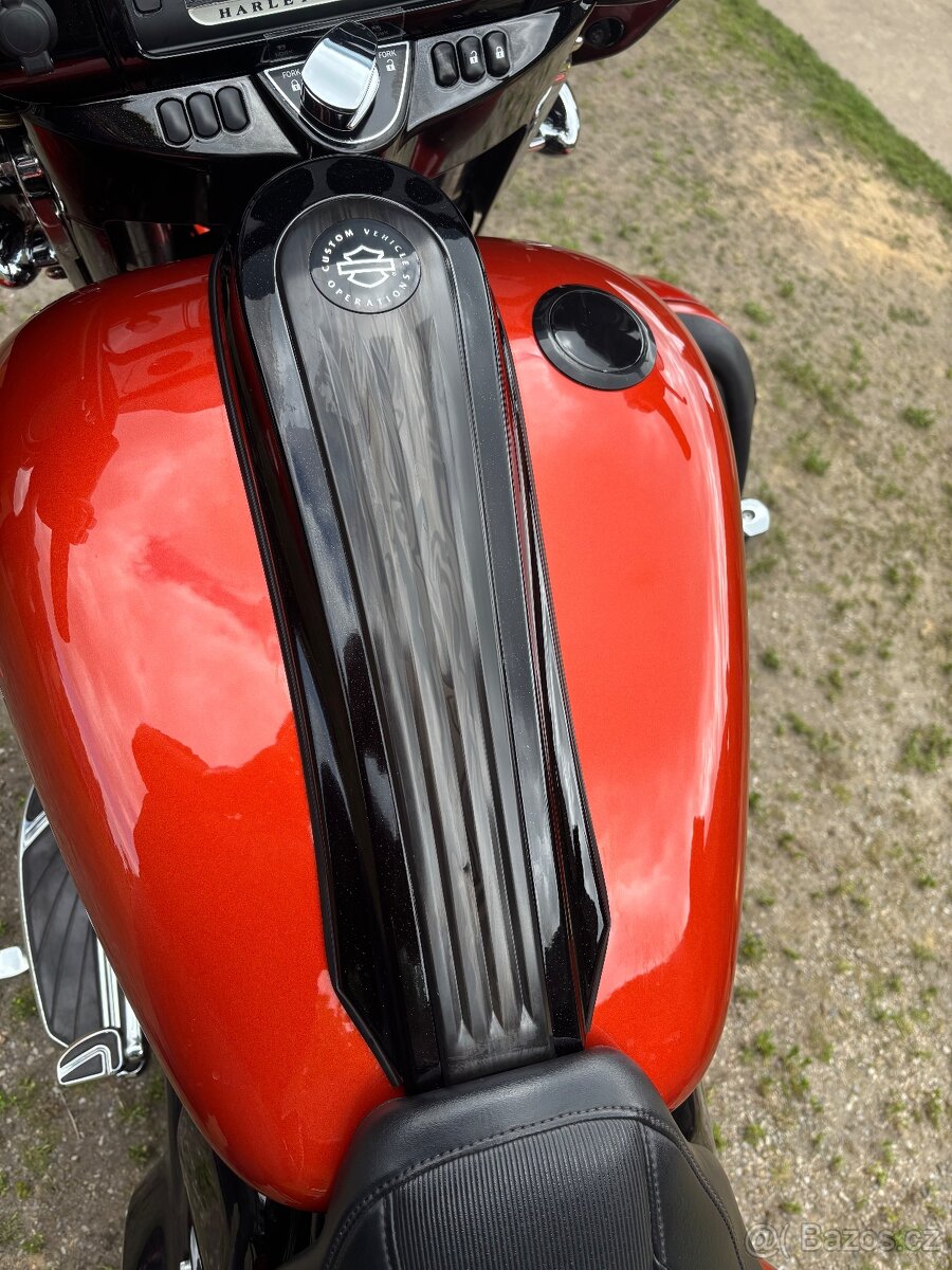 Harley Davidson Street Glide CVO - 7