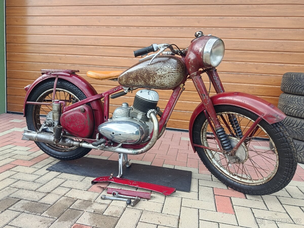 Jawa pérák 250 - 7