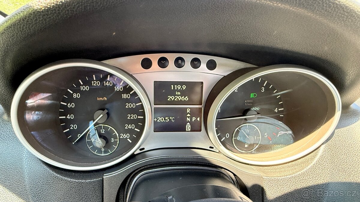 Mercedes Benz ML350 3.0 - 7