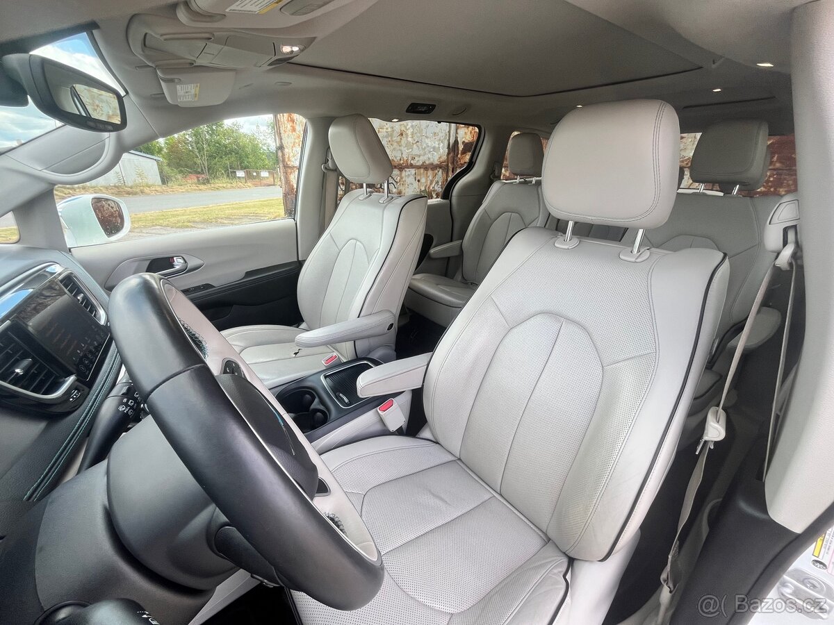 Chrysler Pacifica Hybrid Limited 2018 / 3.6 - 7