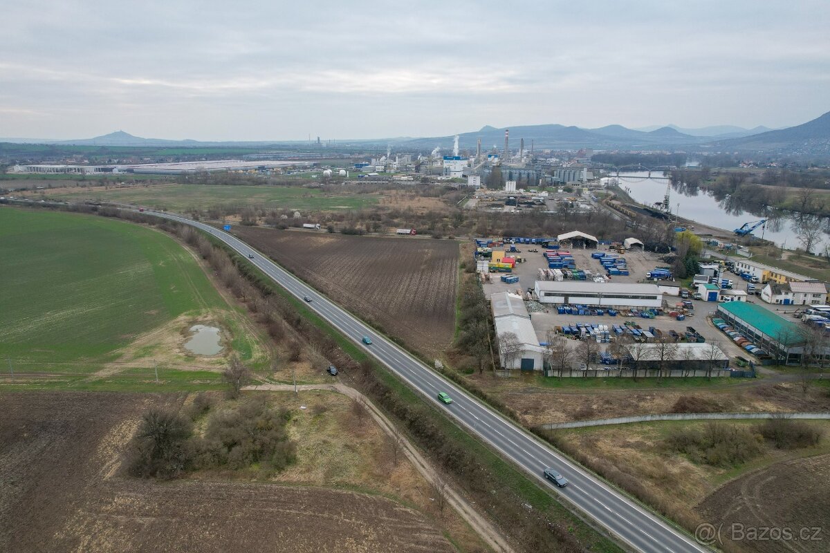 Malý pozemek u silničního přivaděče - 7