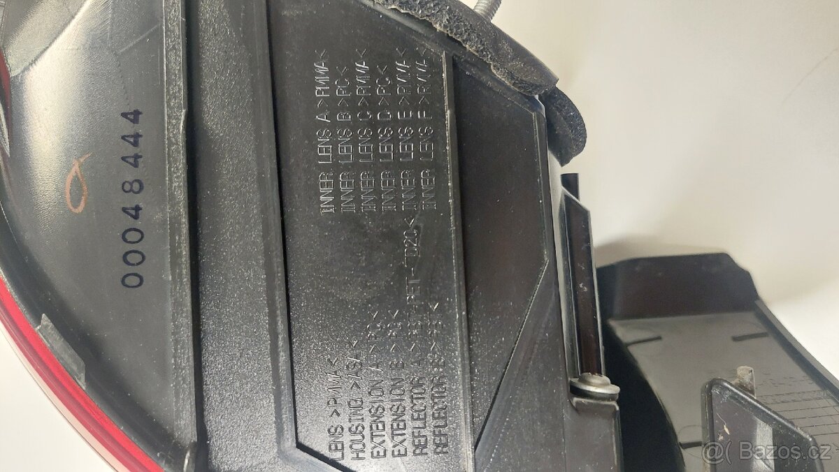 NOVÉ zadní světlo Mazda 3 - 7