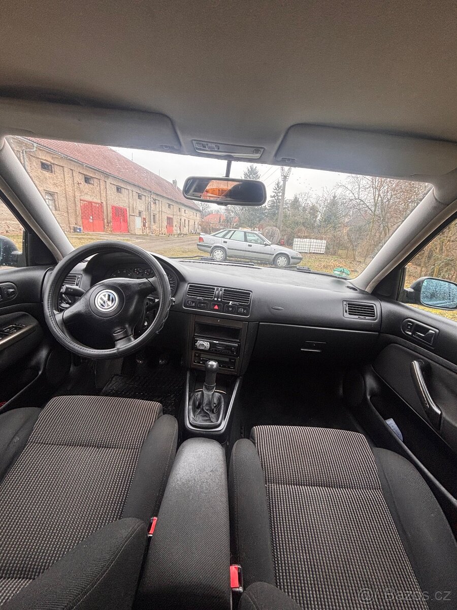 Volkswagen Bora Variant 2.3 VR5 - manuál - 7