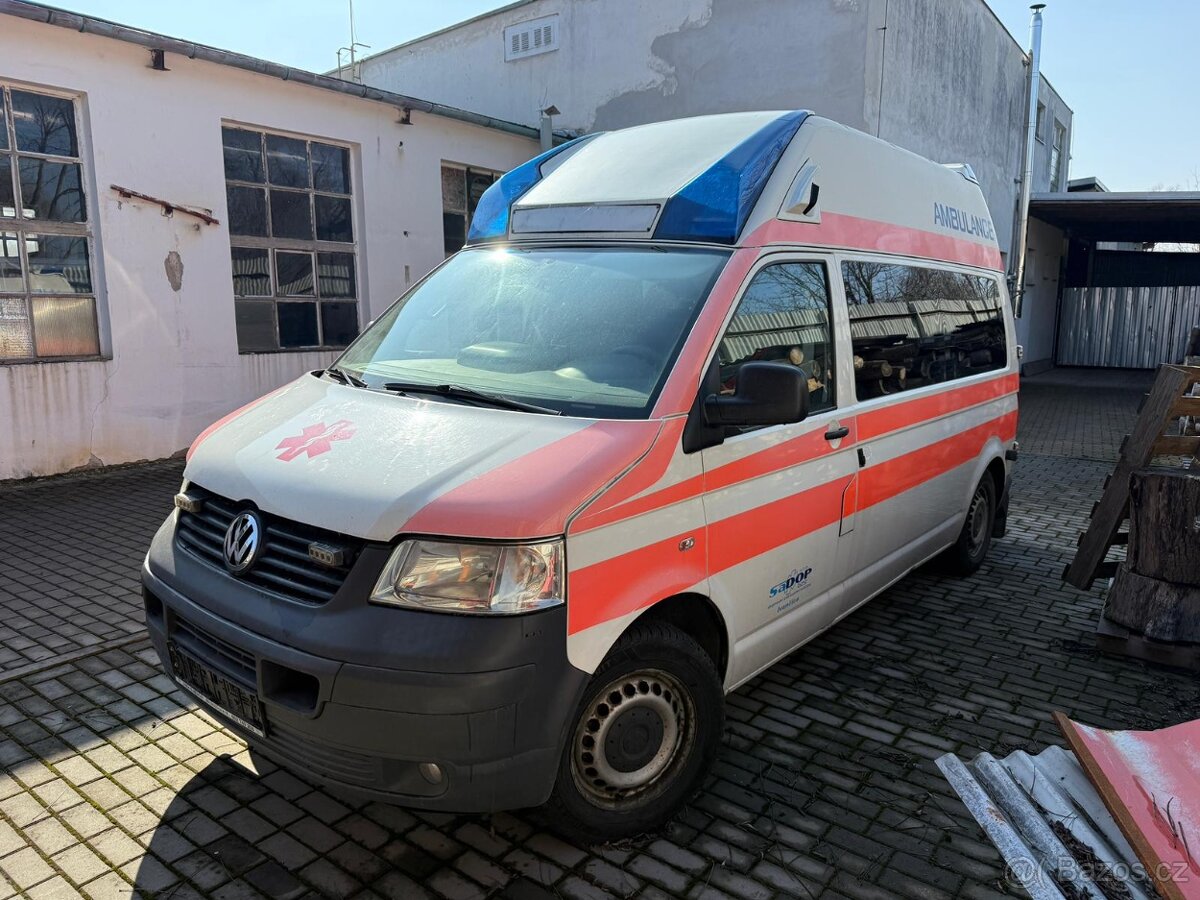 PRODEJ SANITNÍHO VOZU VW T5 - 7