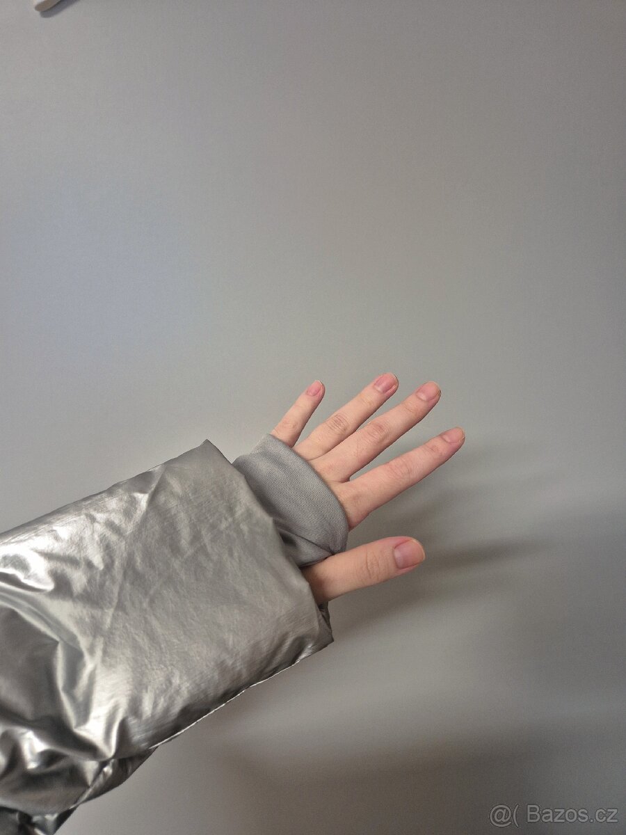 Stříbrná dámská péřová bunda - jako nová - 7