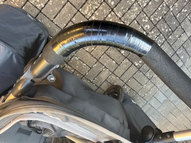 Prodám kočárek Easywalker Duo Plus v tmavě šedé barvě. - 7