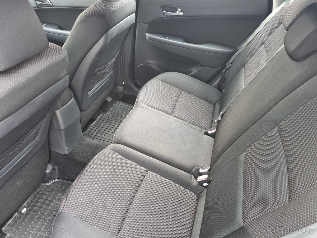 HYUNDAI i30 1.4i 80KW R.V.2011/1.MAJITEL - 7