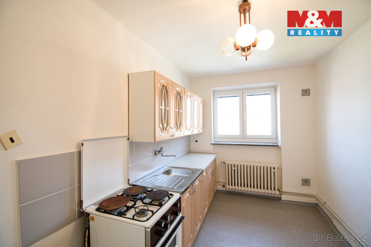 Pronájem bytu 3+1, 70 m², Rožnov pod Radhoštěm, ul.Nám. Míru - 7