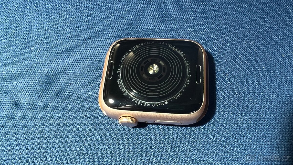 Apple Watch SE 2020 - růžová barva velikost 44mm - 7