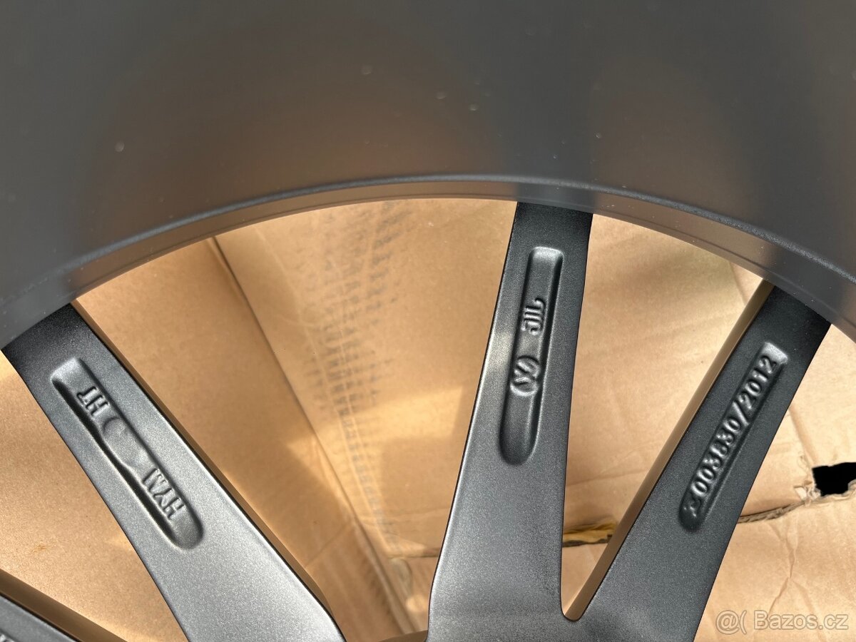 VW PASSAT 19" PRETORIA nové, originál - 7