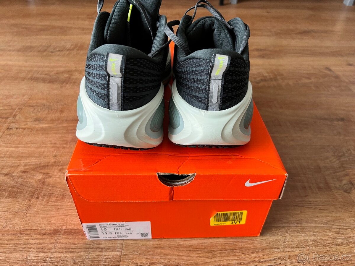 Nike Vomero Plus / 44 / Seaweed - 7