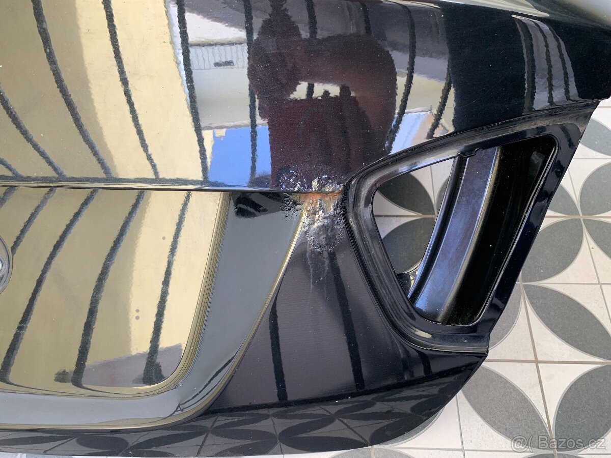 Víko kufru BMW e90 - 7