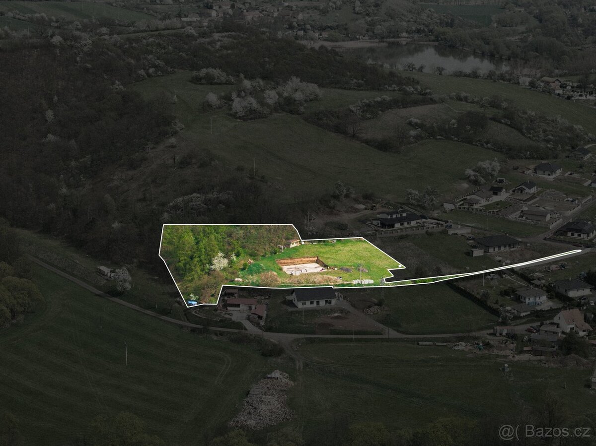 Prodej stavební parcely se základovou deskou a lesem ve Rty - 7