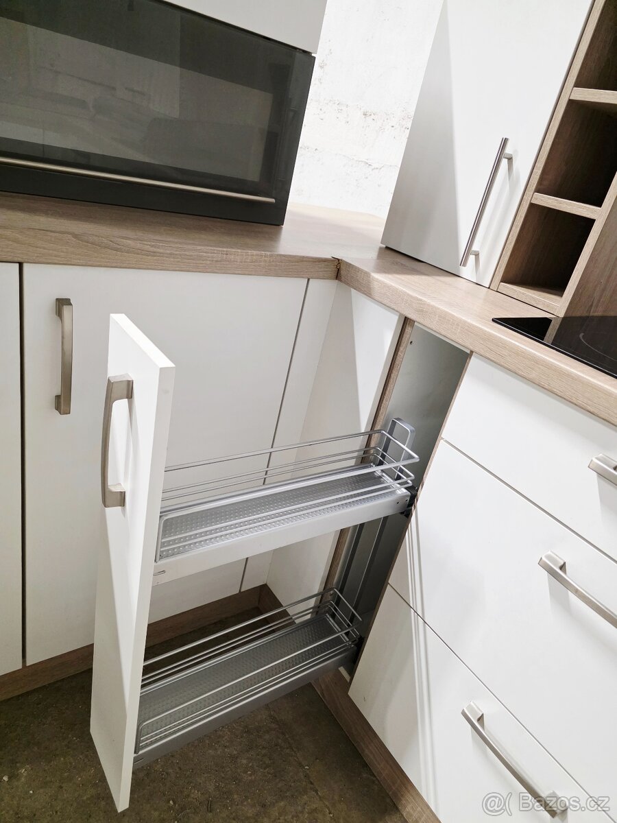 Kuchyňská linka se spotřebiči - 7