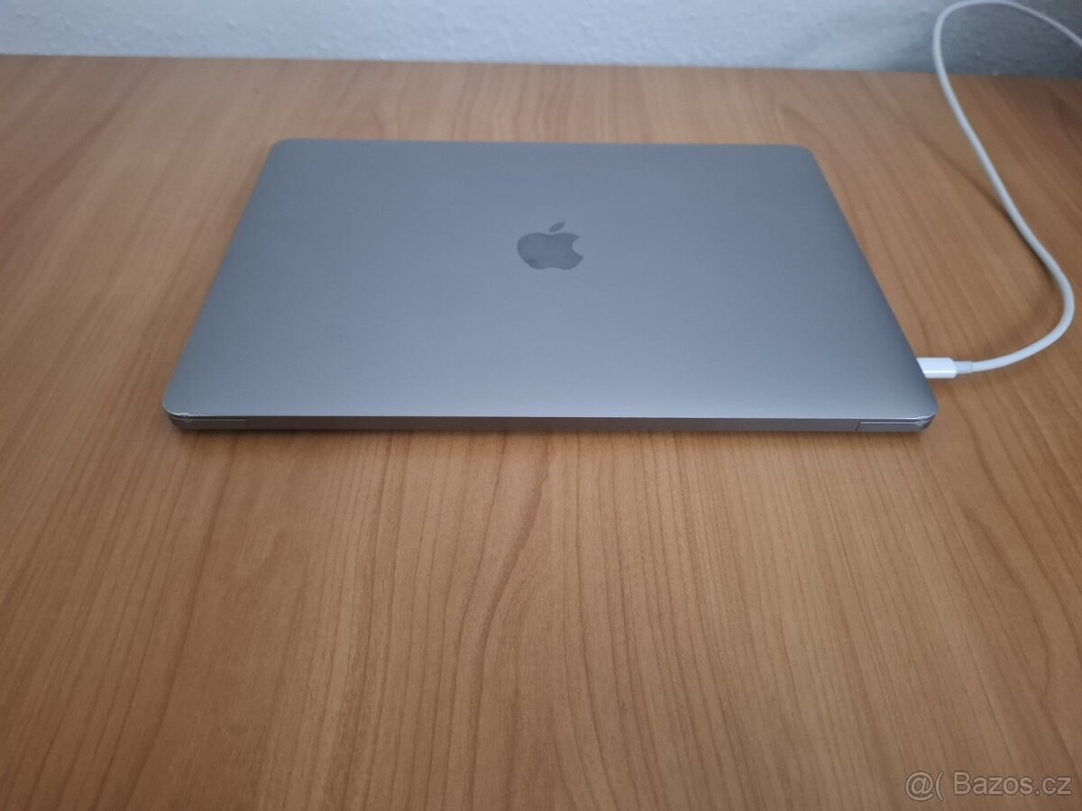 MacBook PRO 13 palců i7 8.Gen 16 RAM 512SSD - 7