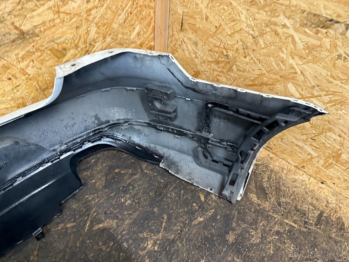 ZADNÍ NÁRAZNÍK VW PASSAT B7 SEDAN - 7