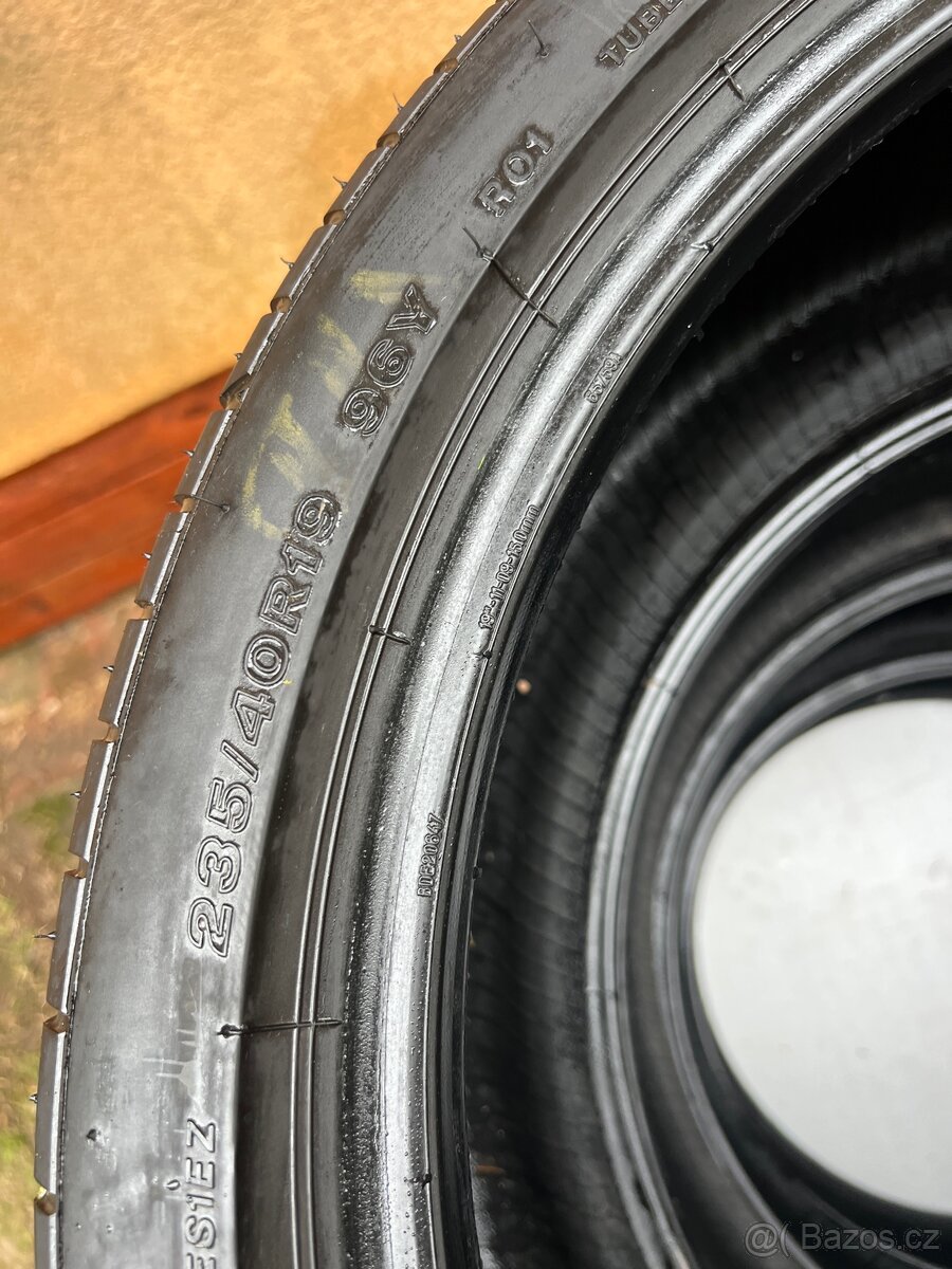 Letní pneu 235/40/19 - 7