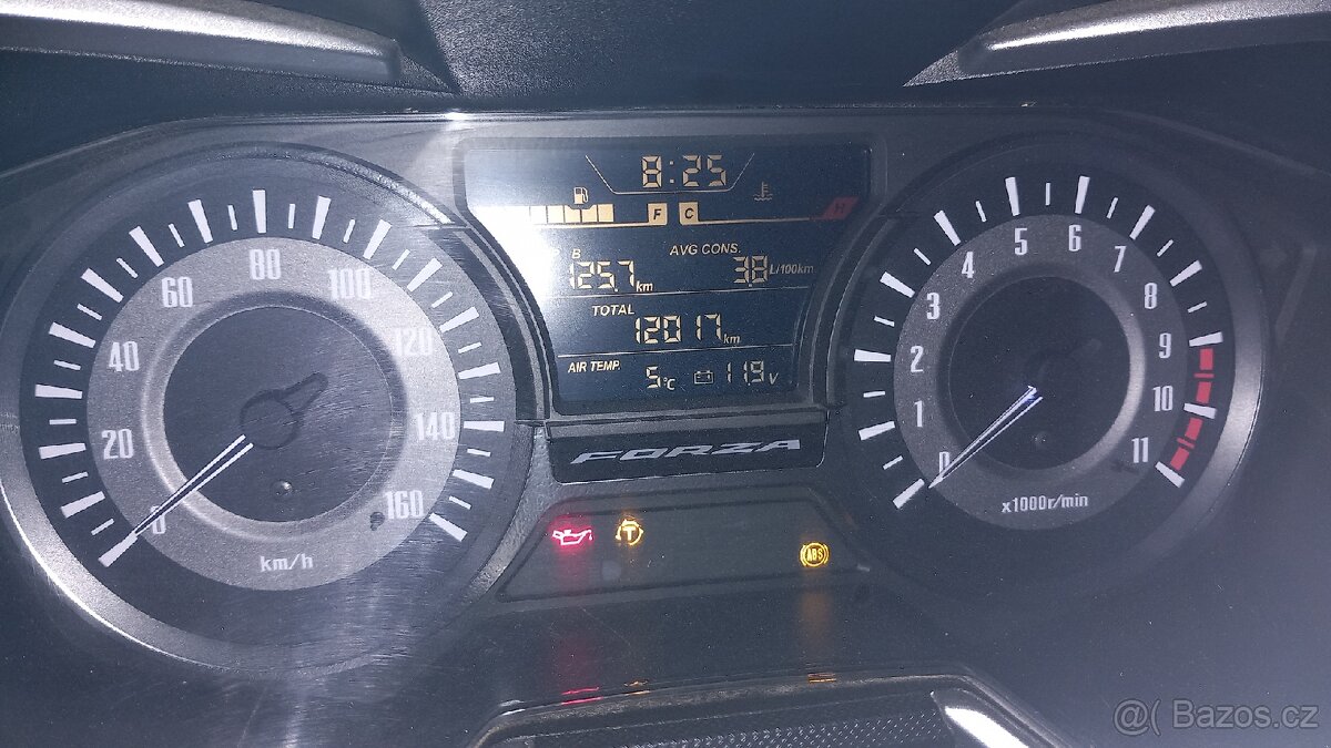 HONDA FORZA 300 - 7