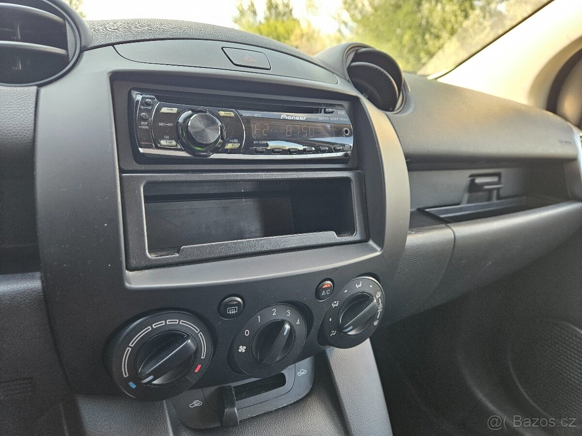 MAZDA 2 1.4 BENZÍN,R.V.2008,70.TIS.KM - 7