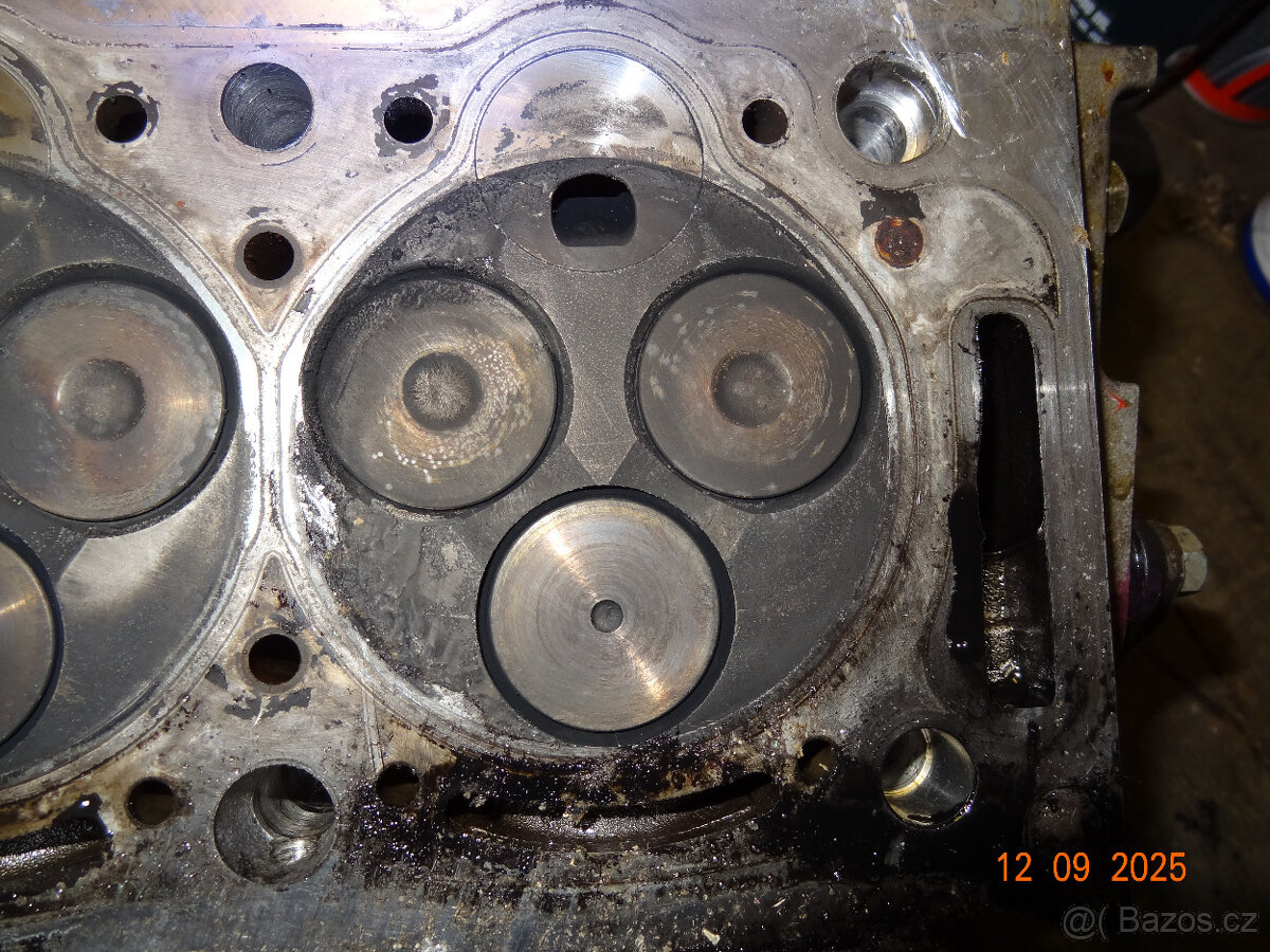 Hlava motoru 2.1 TD AMC908534 0 - 7