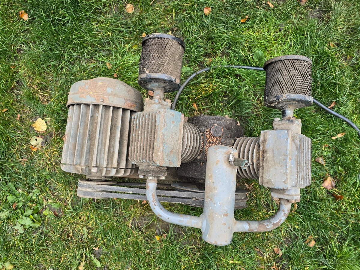 Starý kompresor s elektromorem - 7