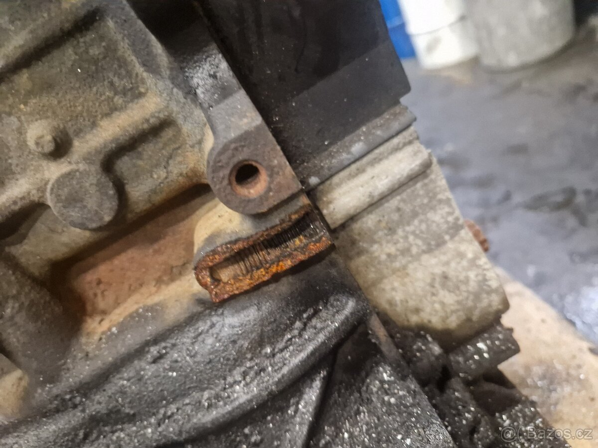 Motor 1.9 tdi 77kw BXE, ale stejný s BKC, BJB - 7