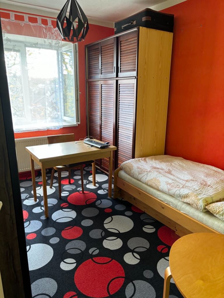 Prodej velkého bytu 4+1 s vlastní zahradou a park. stáním - 7