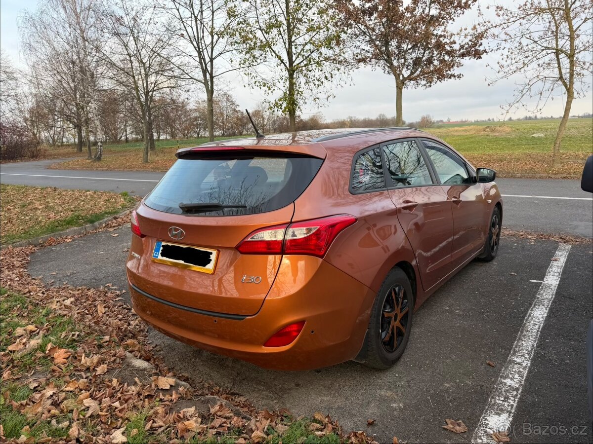 Prodám Hyundai i30 combi 1.6 88KW Najeto 72 000 Km - 7
