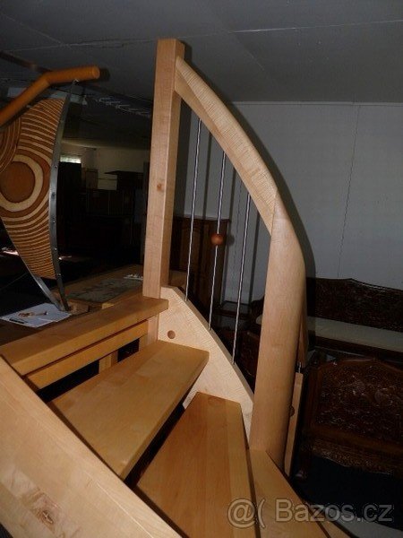 Dřevěné schody do mezipatra - 7