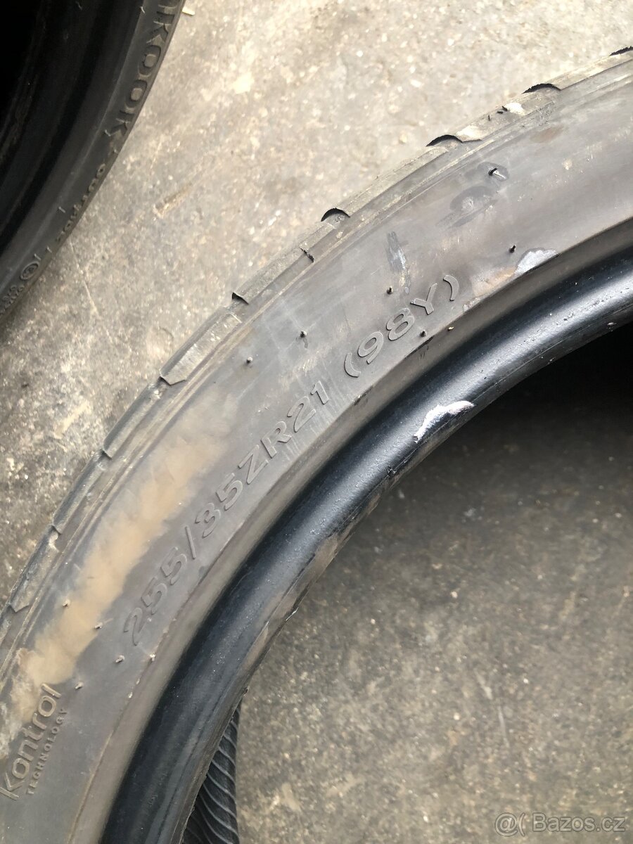 255/35/21 prodám sadu letních pneu - 7