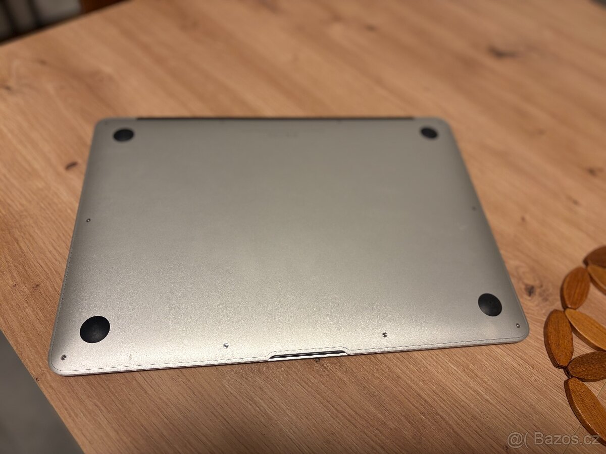 MacBook Air 13" (2017) - 7