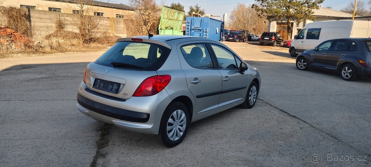 Peugeot 207 benzin 1.4 - 7