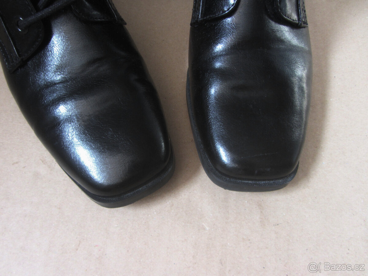 Černé dámské šněrovací boty s plochou špičkou - 7