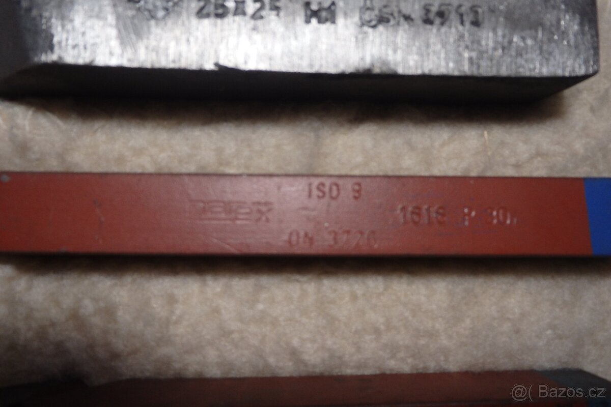 Příslušenství k soustruhu: vrták, nože, - 7