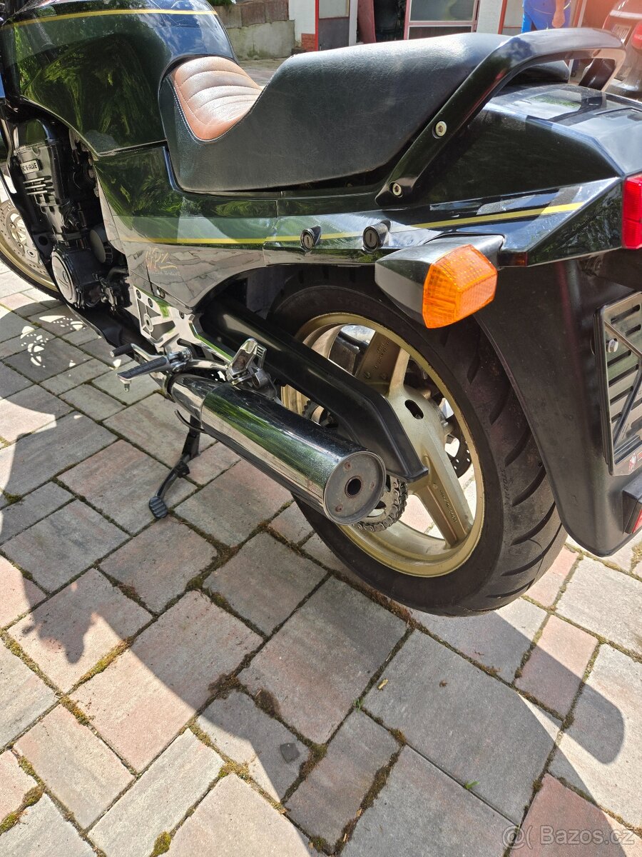 Kawasaki GPZ 900 R - 7