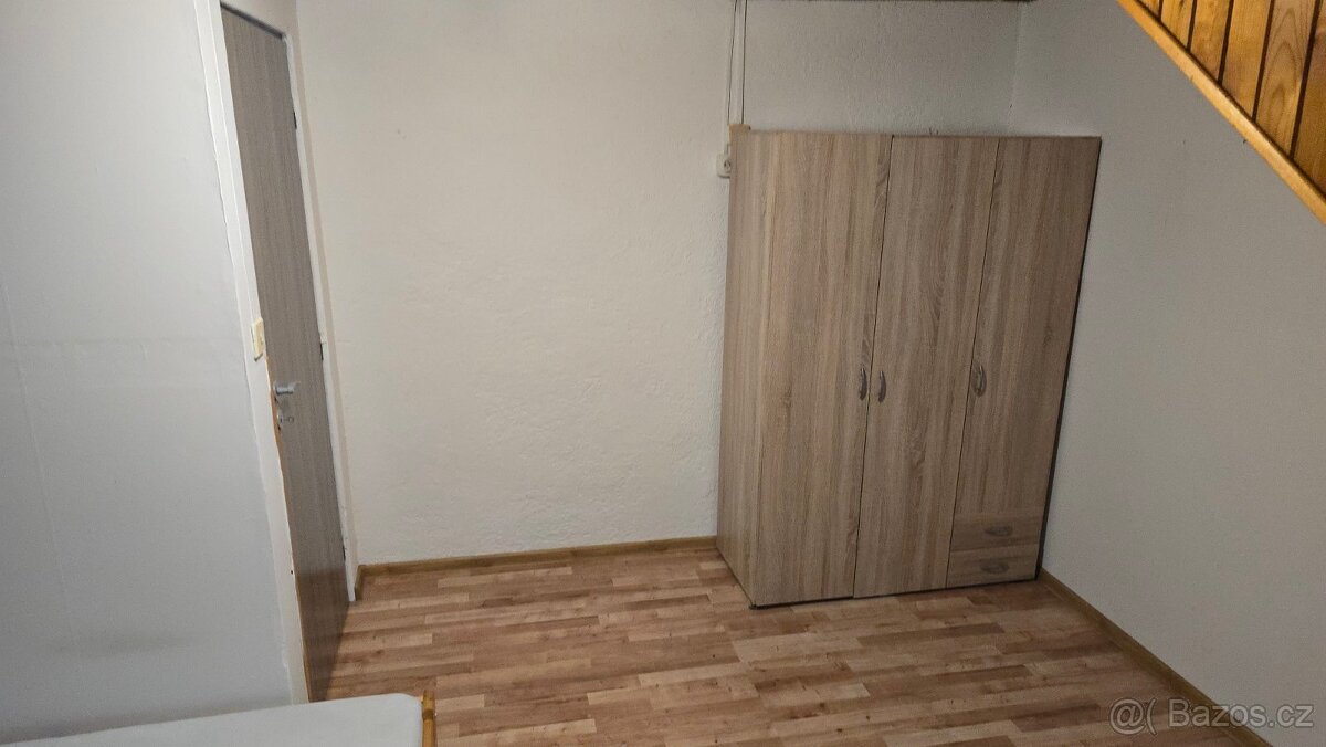 Prodej rodinné domu s chatkou a velkou zahradou - 7