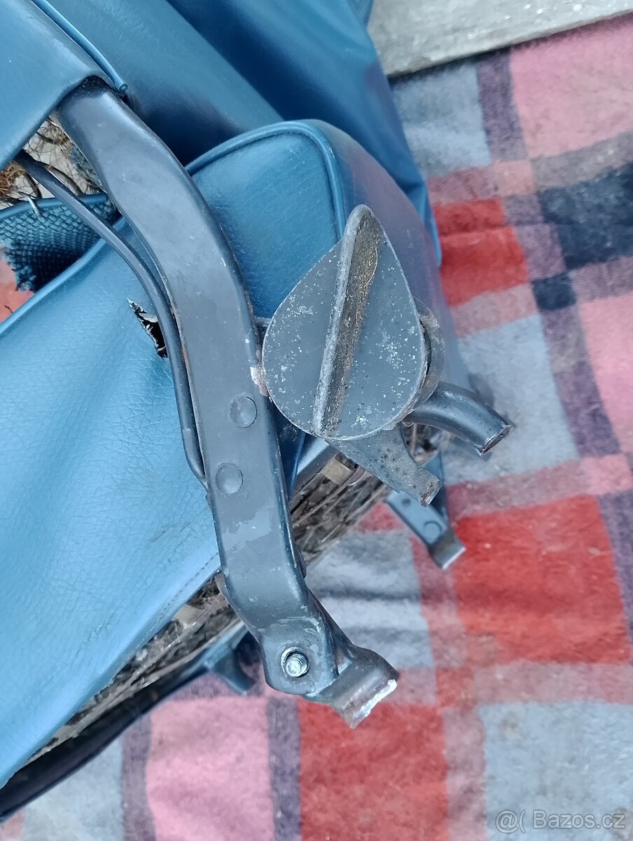 Sedačky VW Brouk přední, na díly, k renovaci, - 7