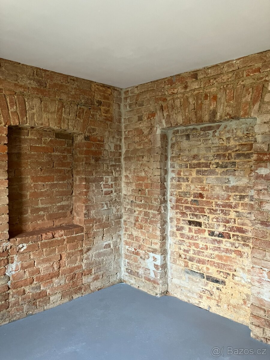 SKLADOVÝ PROSTOR - 7