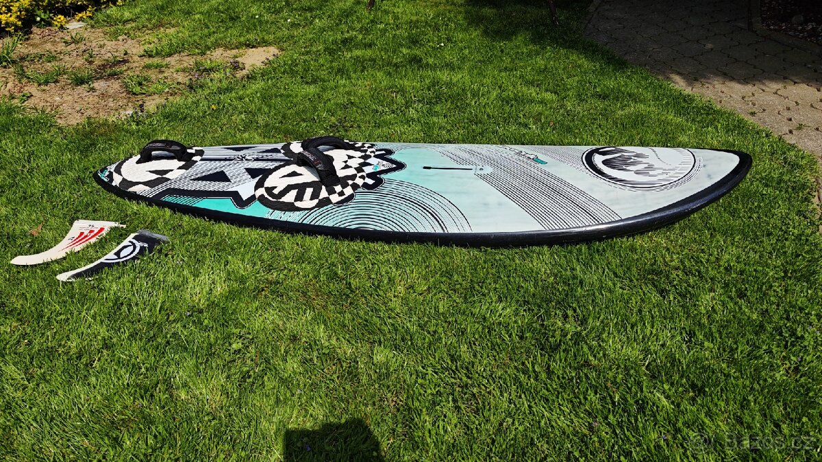 Windsurfing plovák v super stavu. - 7