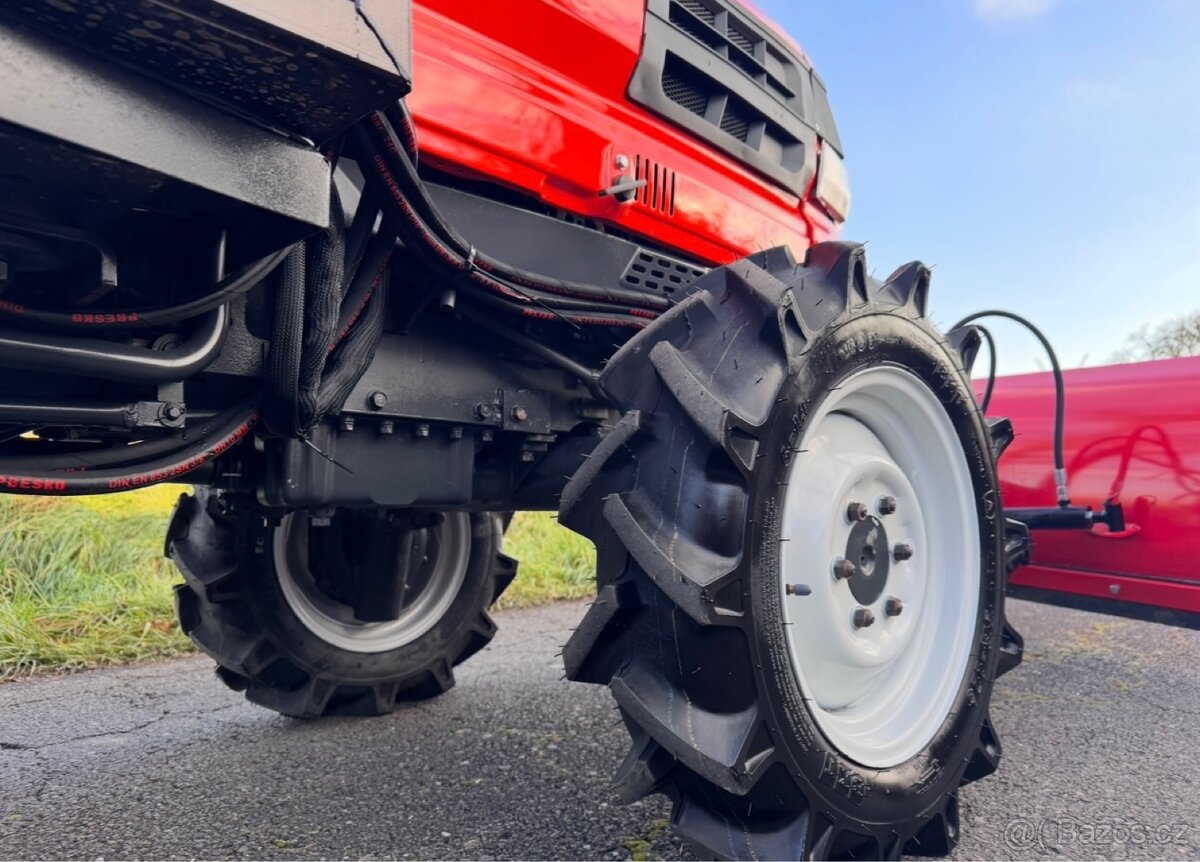 Japonský traktor KUBOTA GL 21 Diesel motor 3 válec, 21HP - 7