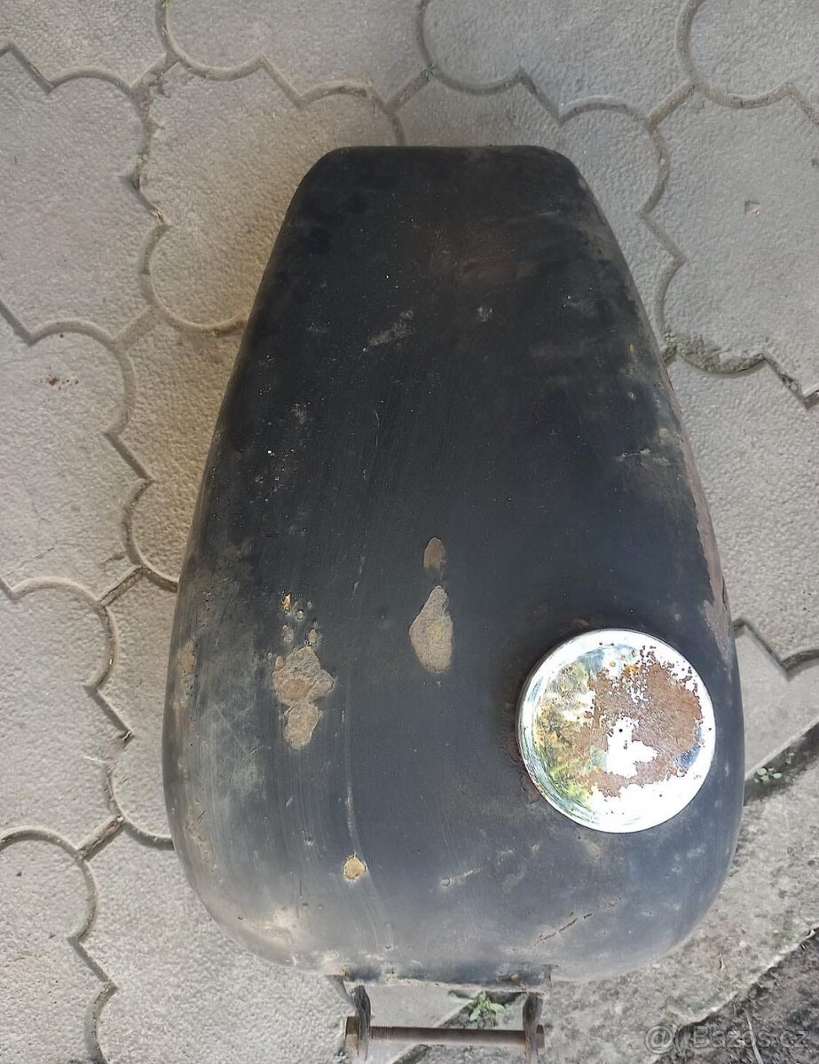 Nádrž víko nádrže kastlík IŽ 350 IŽ 49 DKW - 7