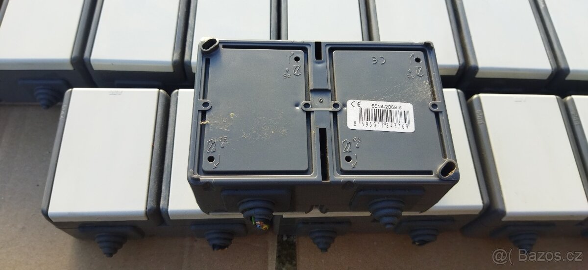 ZÁSUVKA DVOJITÁ NA POVRCH PRAKTIK ABB IP44 - 7