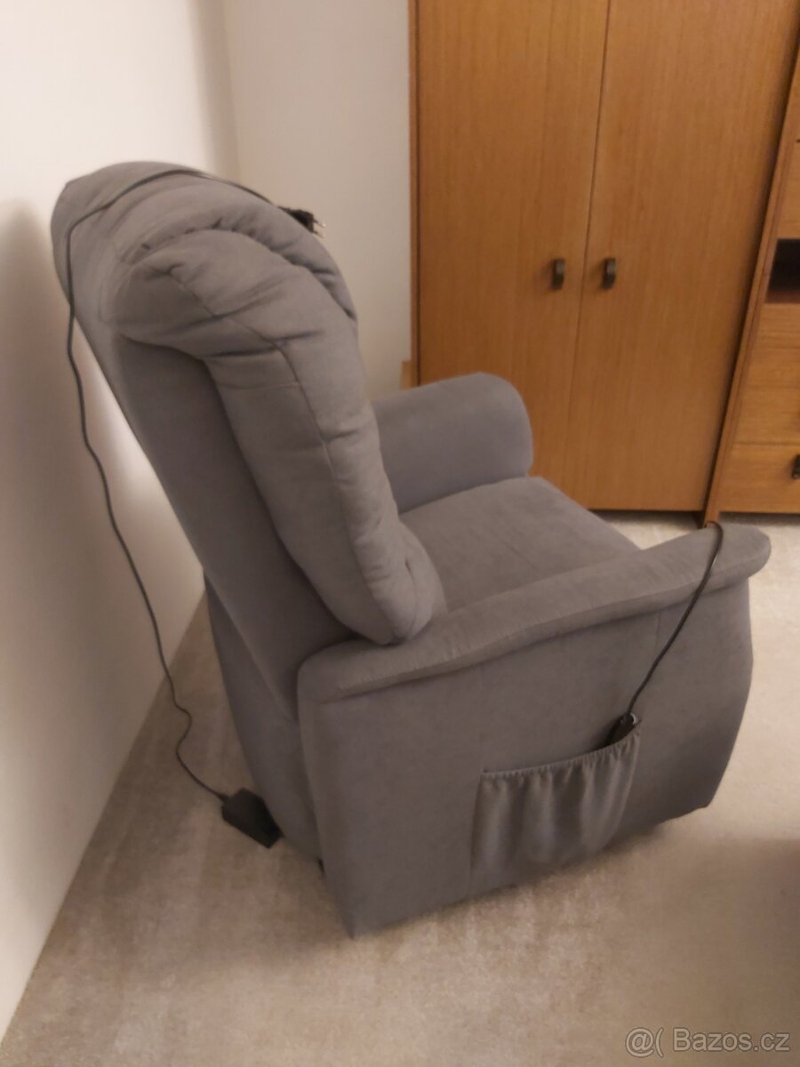 SENIORSKÉ ELEKTRICKÉ KŘESLO - 7