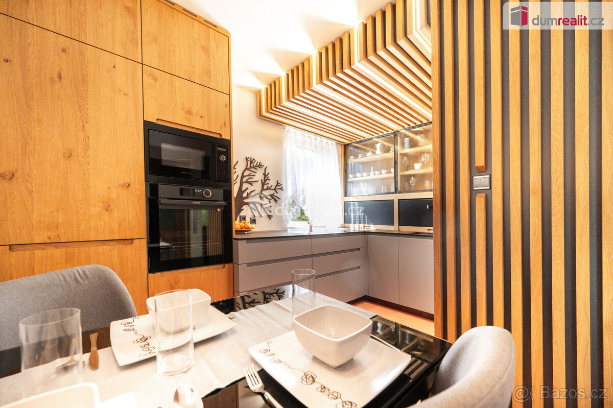 K prodeji, zateplený rodinný dům 5+1 s terasou, balkonem, ga - 7