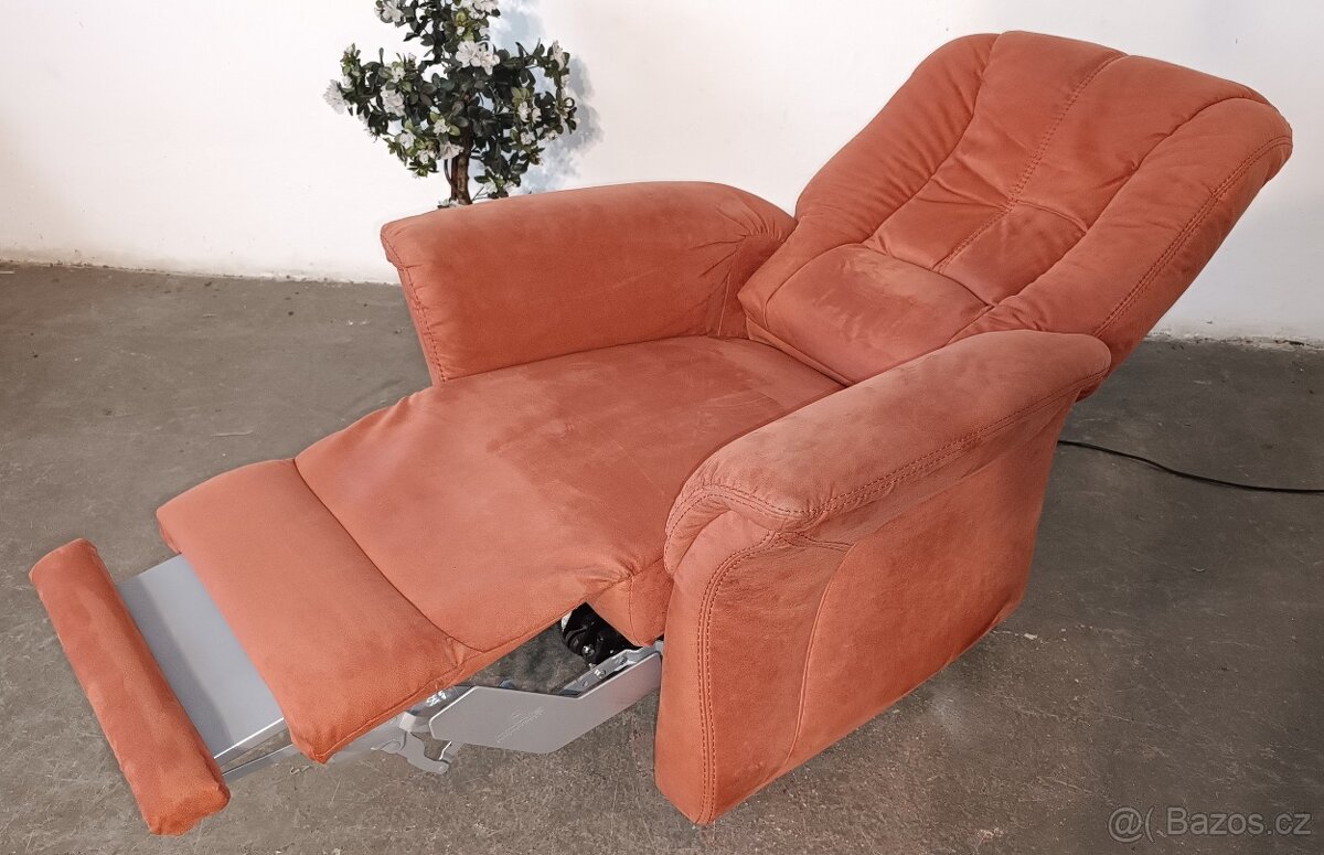 Elektrické, polohovací křeslo značky Himolla. - 7