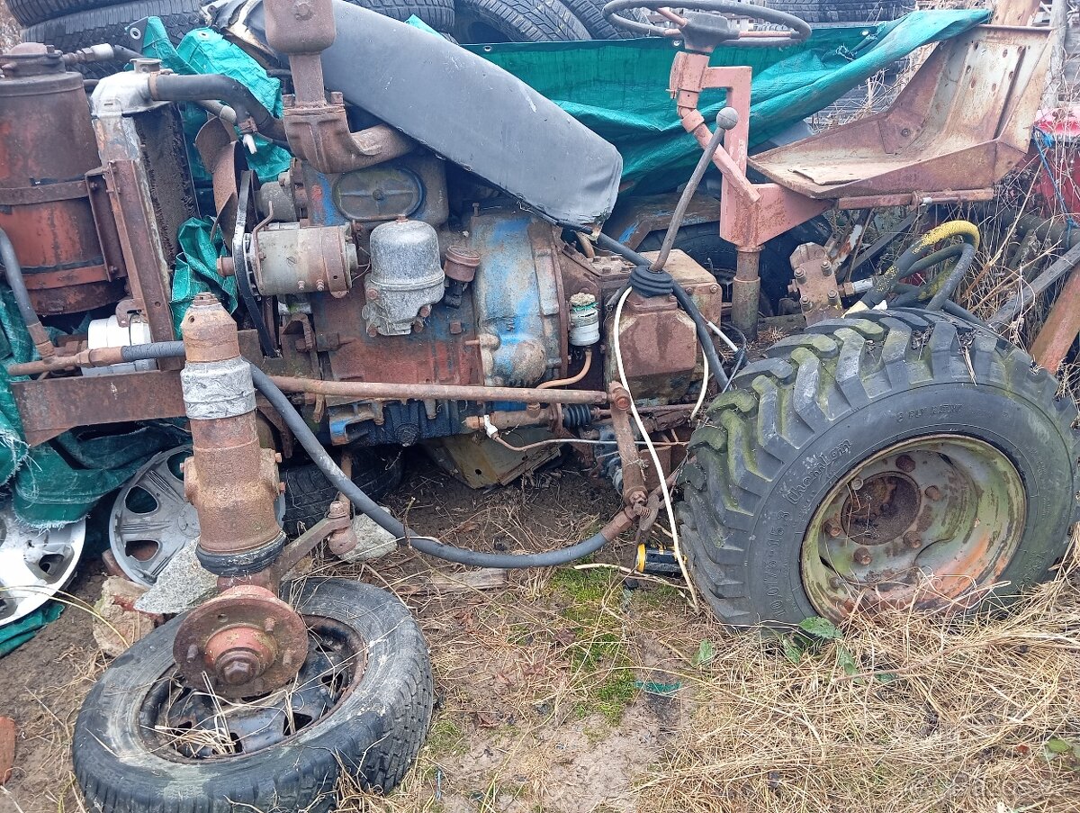 Prodám starý traktůrek Ursus 1974 - 7