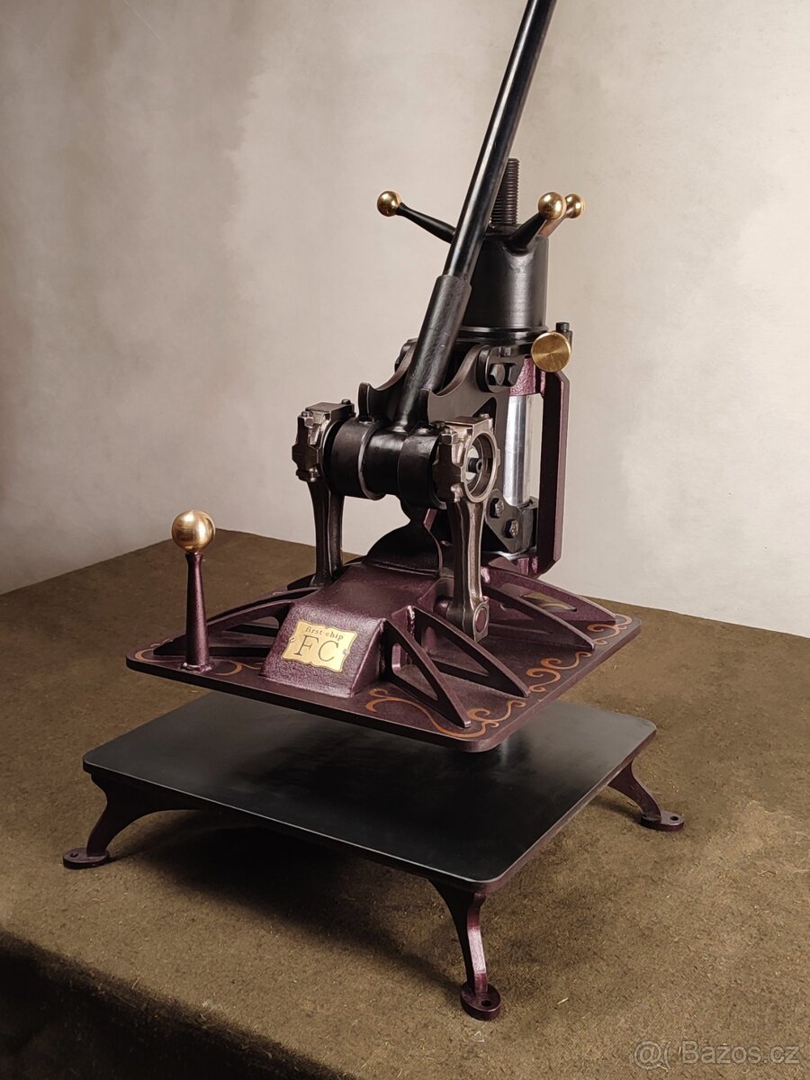 Vysekávací lis - 7