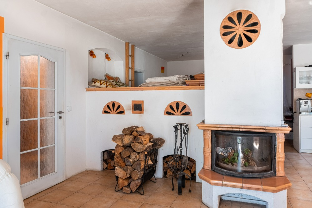 Dům s atmosférou, velkým pozemkem, garáží a terasou - 7