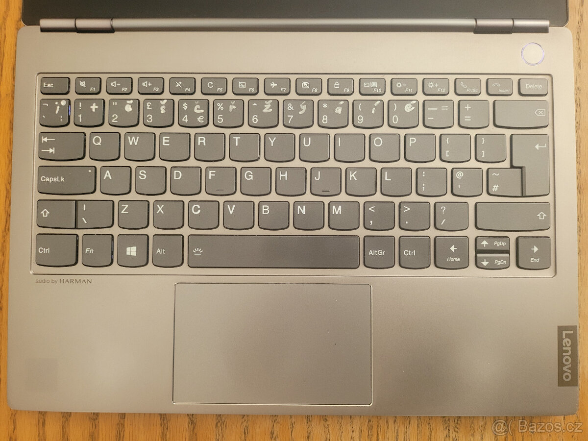 Notebook ThinkBook 13s a brašna na něj - 7